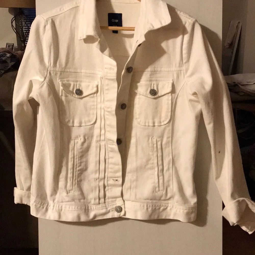 White denim jacket-a classic piece
